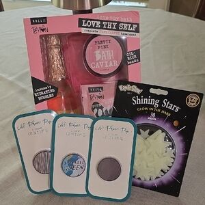 GIVEAWAY BUNDLE: Pink Bath Set, Glow In the Dark Stars, & 3 Cell Phone Pops(NEW)